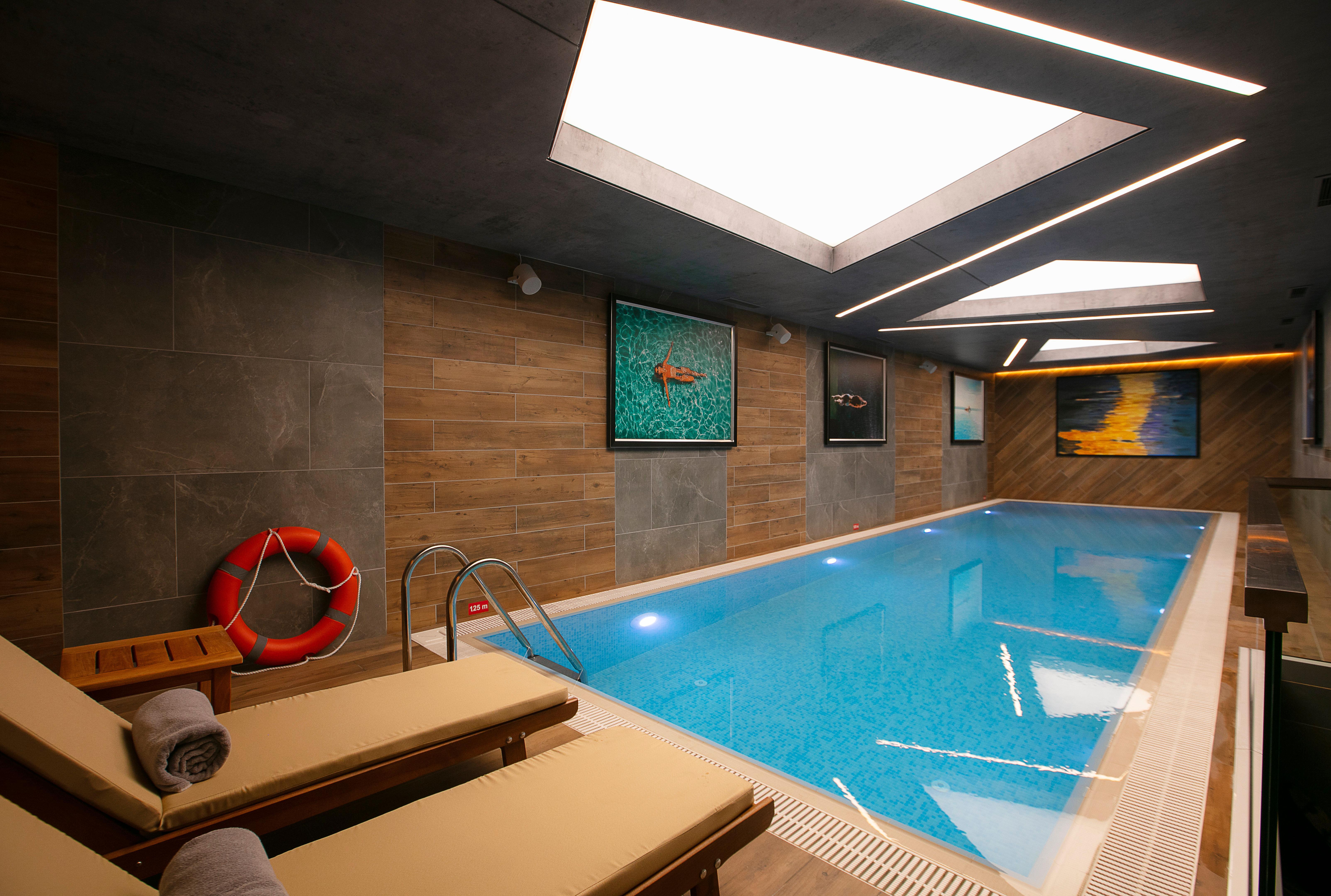 Hotel Intercontinental Baku By Ihg Zewnętrze zdjęcie Swimming pool